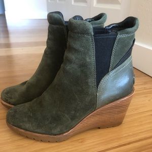 SOREL WEDGE BOOTIES